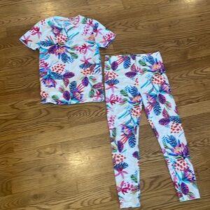 Girls size 10 Soma pjs with short sleeves and long pants. Super soft